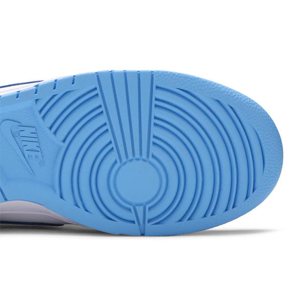 Tênis Nike Dunk Low UNC