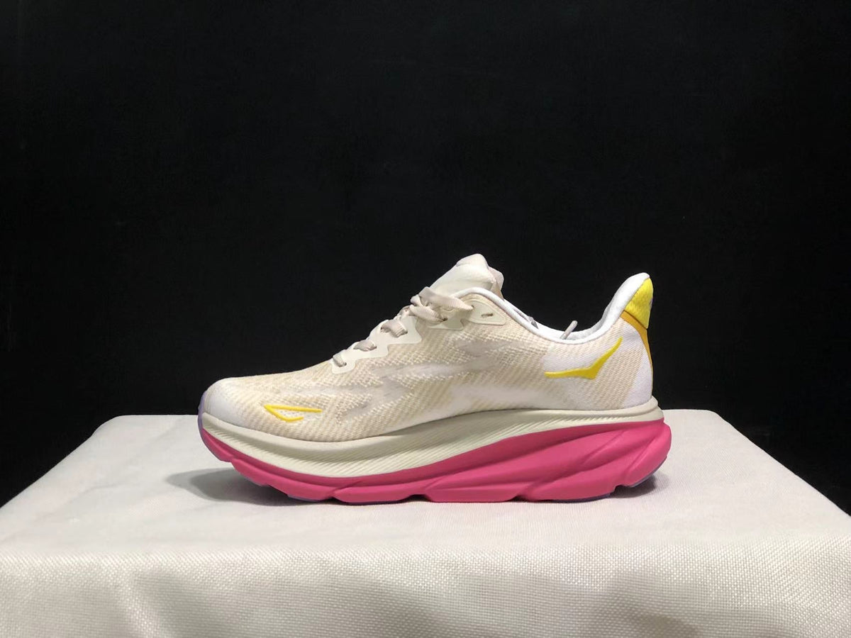 Hoka Clifton 9 'Beige-Pink'