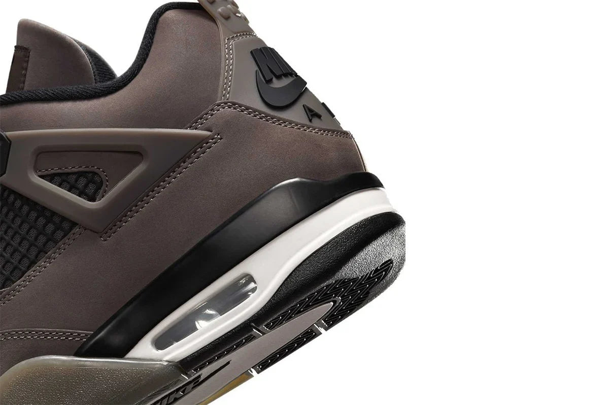 Tênis Nike Air Jordan 4 Cave Stone and Black Marrom